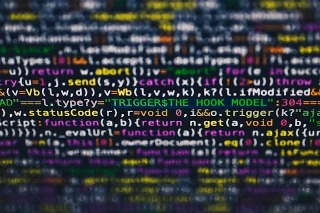 Pantalla de computador que muestra código en lenguaje de programación