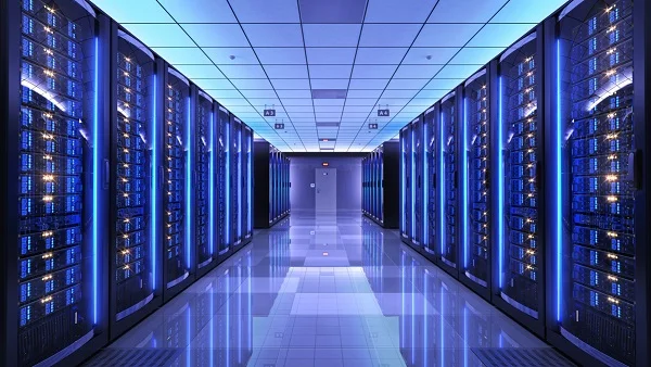 Servidores masivos de un centro de datos que alamcenan la información de los usuarios