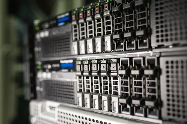 Servidores en rack que almacenan datos en un centro de datos